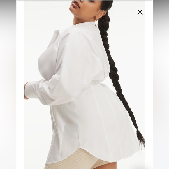 GOOD AMERICAN Darted Stretch Poplin Button-up Shirt In Black - Picture 15 of 16